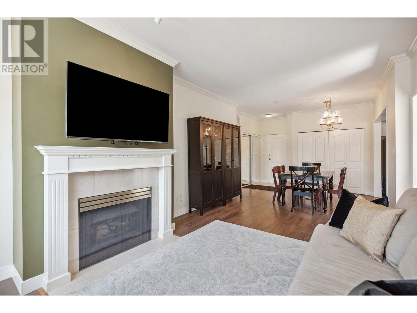 Photo 4 of 216 5735 Hampton Place, Vancouver BC