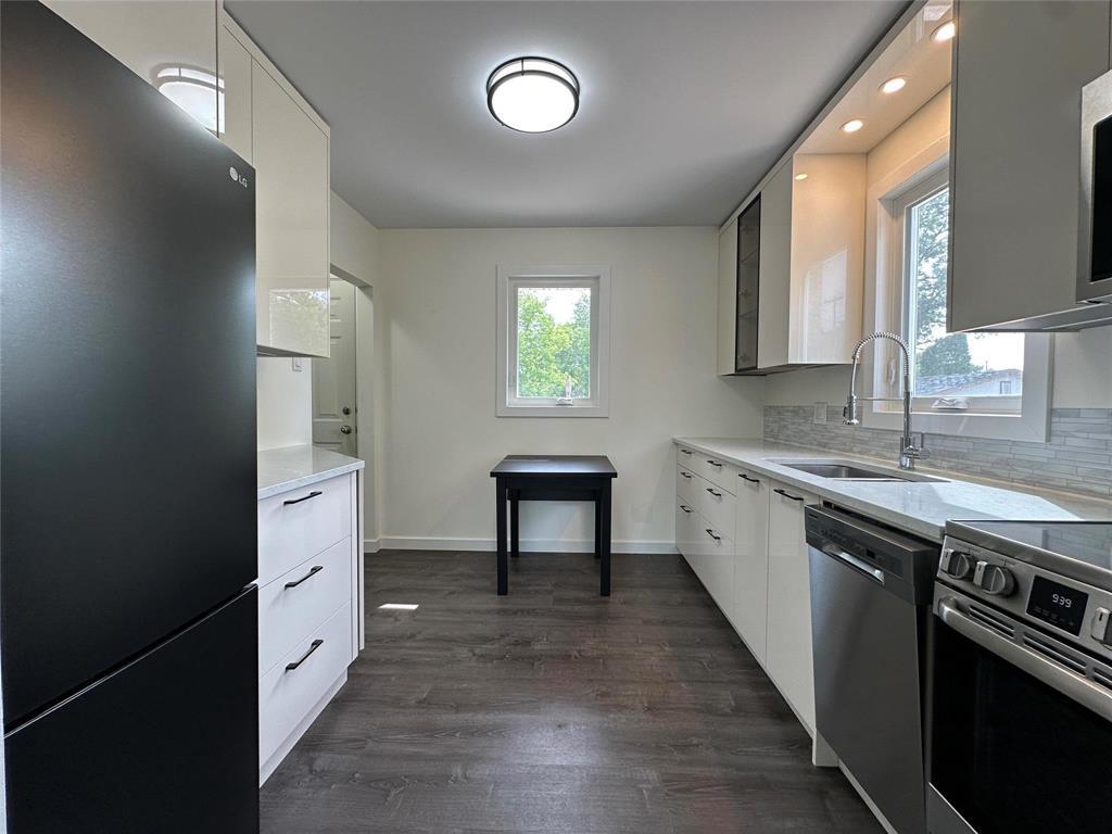 Photo 4 of 434 Dufferin Avenue, Selkirk MB