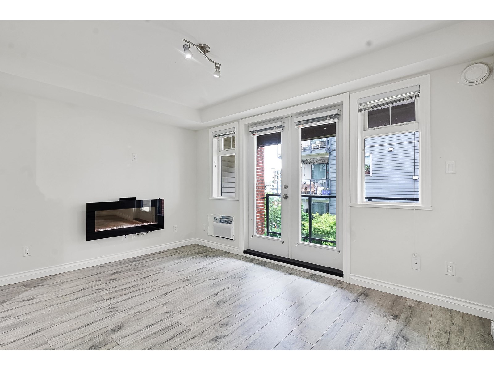 Photo 5 of 310 5650 201 A Street, Langley BC