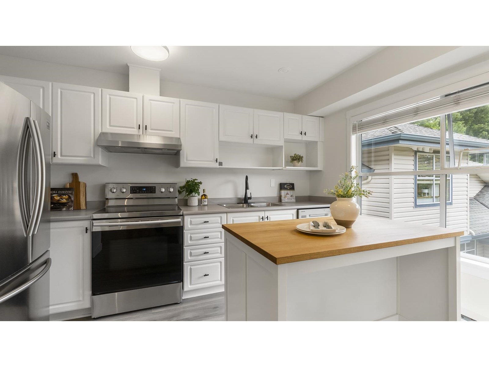 Photo 9 of 35 5668 208 Street, Langley BC