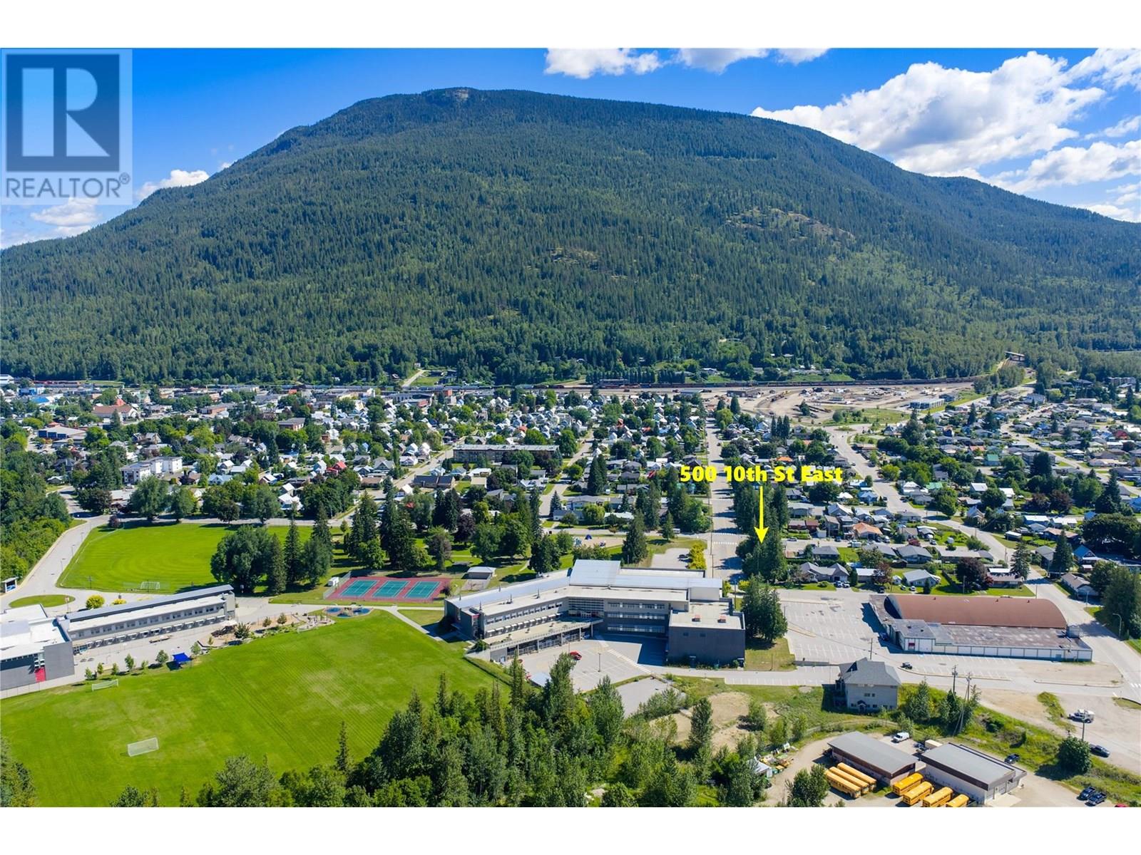500/502 Tenth Street, Revelstoke