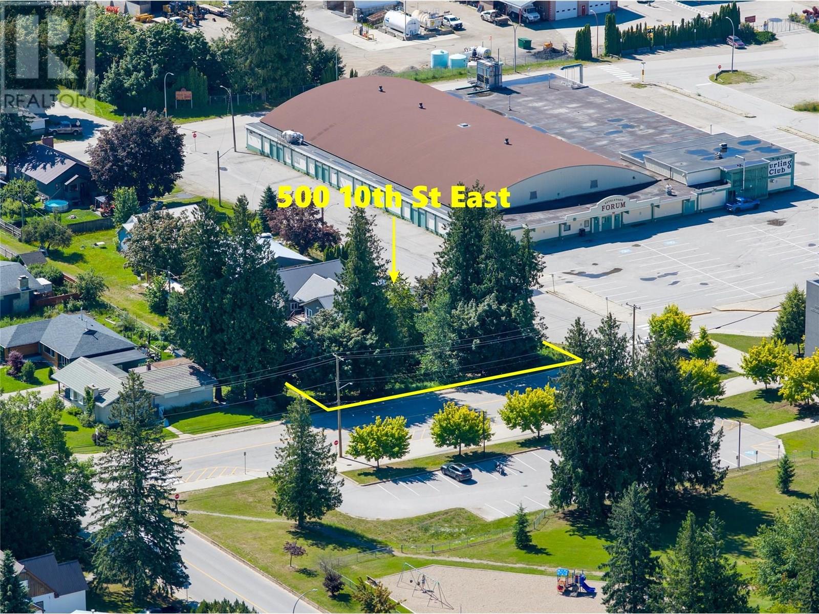 500/502 Tenth Street, Revelstoke