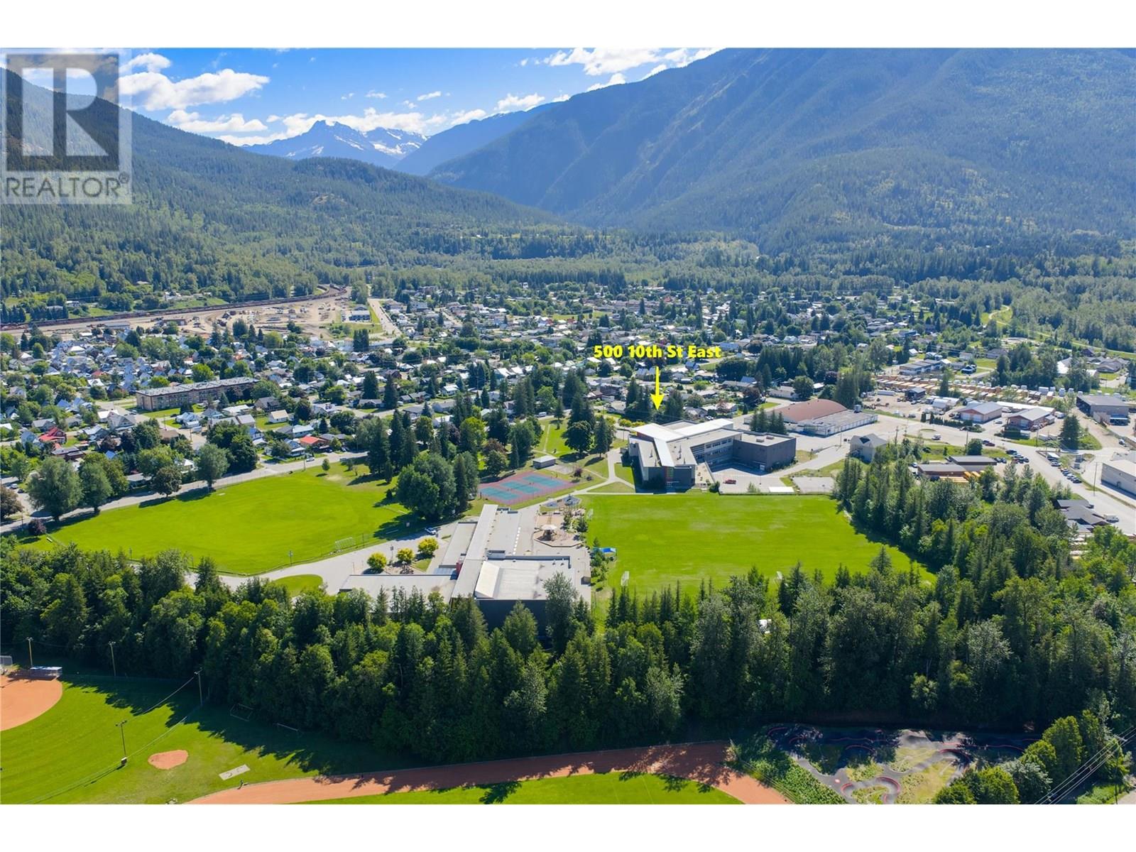 500/502 Tenth Street, Revelstoke