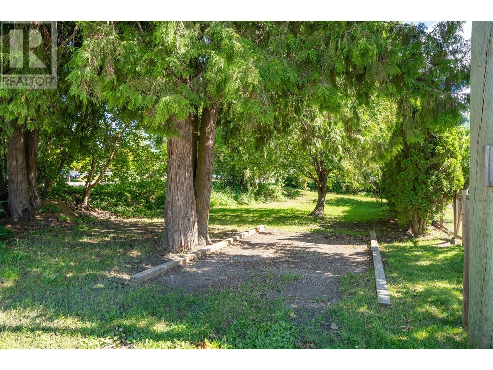 500/502 Tenth Street, Revelstoke