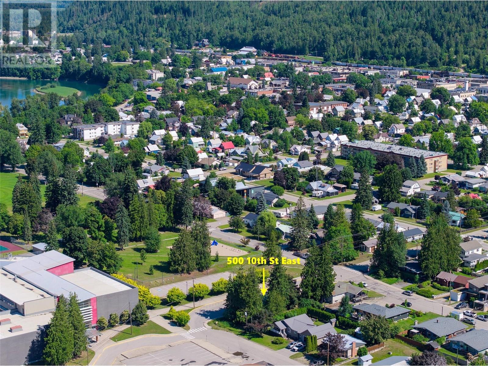 500/502 Tenth Street, Revelstoke