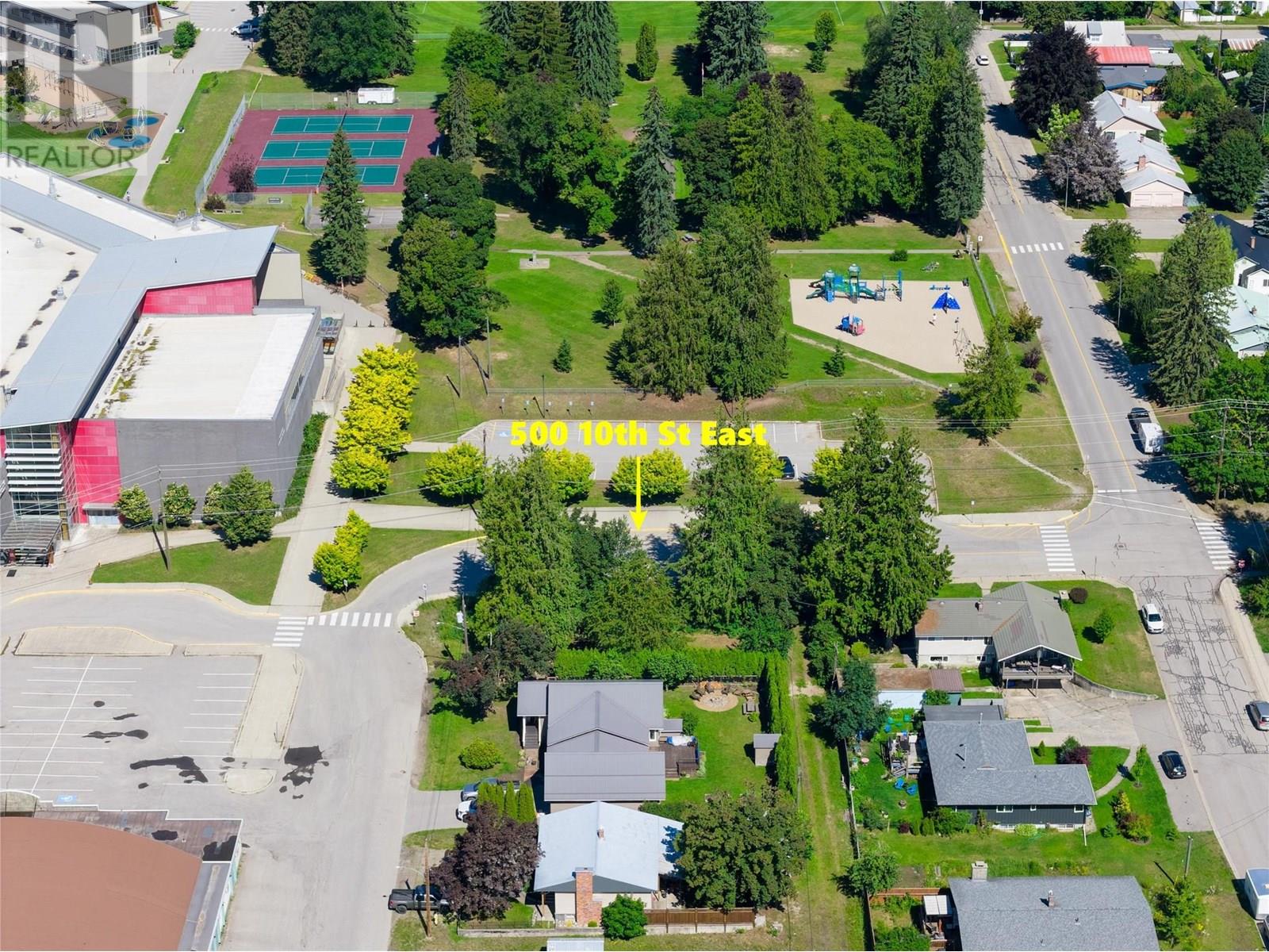 500/502 Tenth Street, Revelstoke