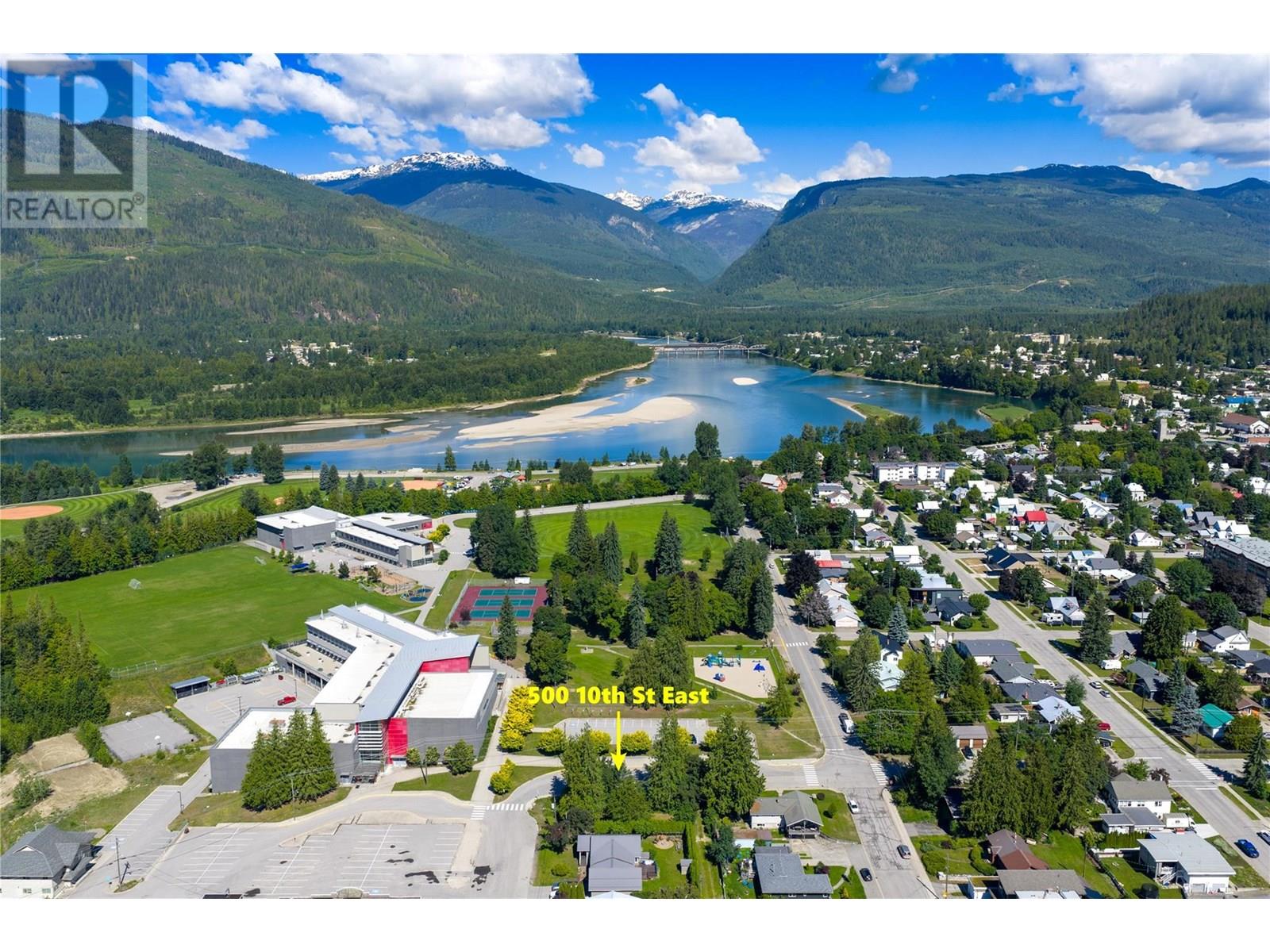 500/502 Tenth Street, Revelstoke