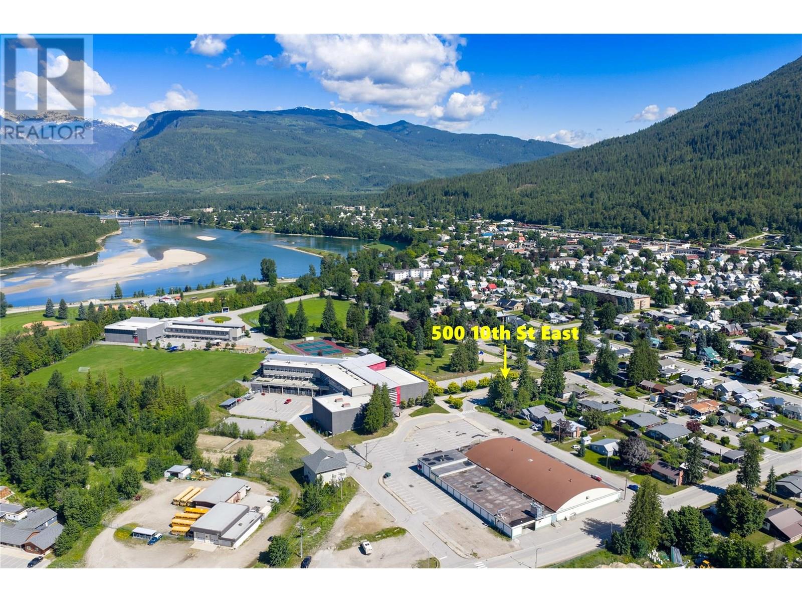 500/502 Tenth Street, Revelstoke