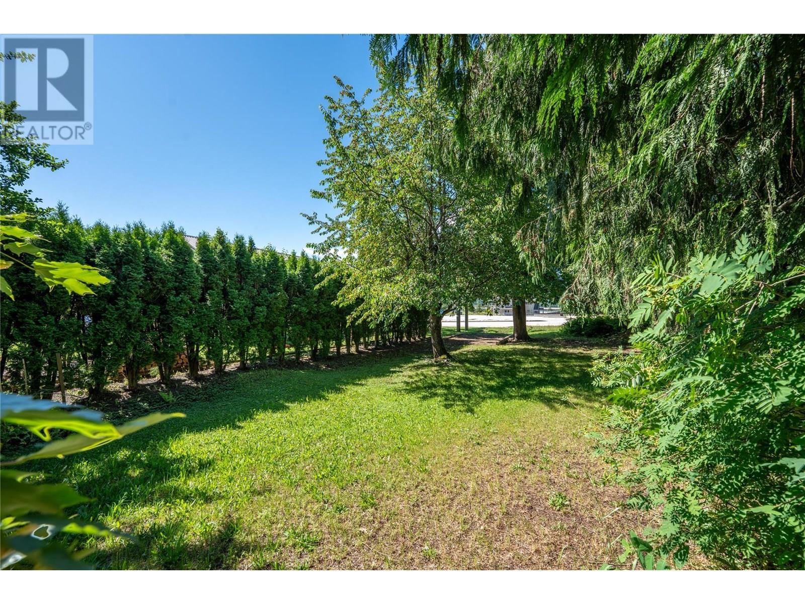 500/502 Tenth Street, Revelstoke