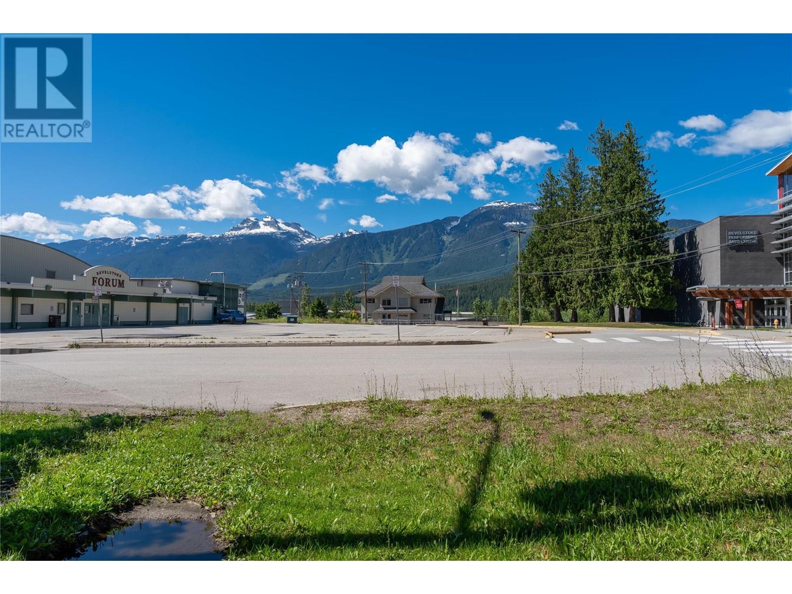 500/502 Tenth Street, Revelstoke