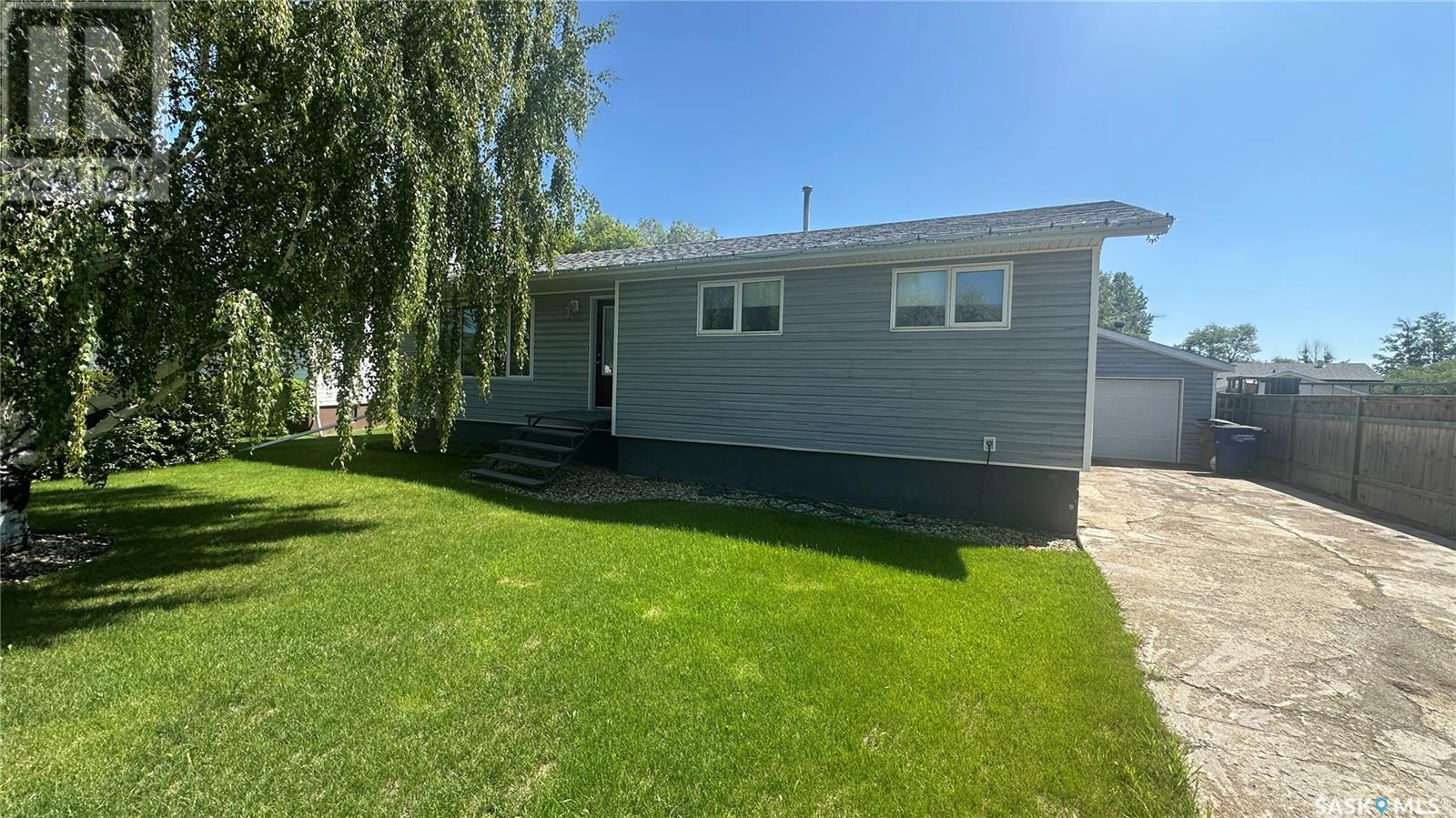 Photo 3 of 6 Valecrest Place, Tisdale SK
