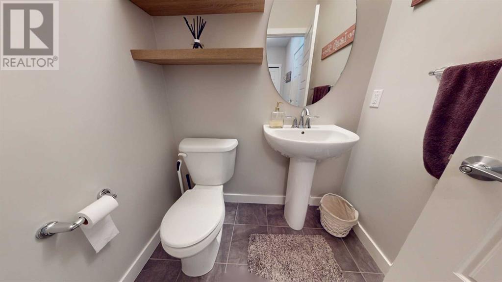 Single Family House 5 Level for Sale in  Sage Bluff Heights NW Sage Hill Calgary 