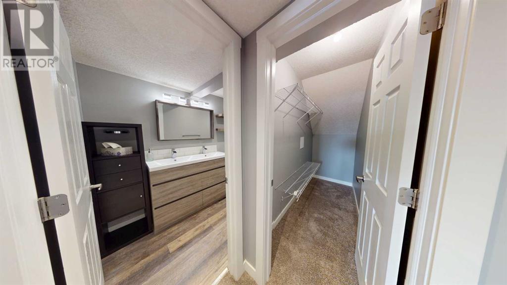 Single Family House 5 Level for Sale in  Sage Bluff Heights NW Sage Hill Calgary 