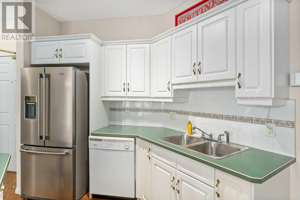 Single Family House for Sale in    Street SW Shawnee Slopes Calgary 