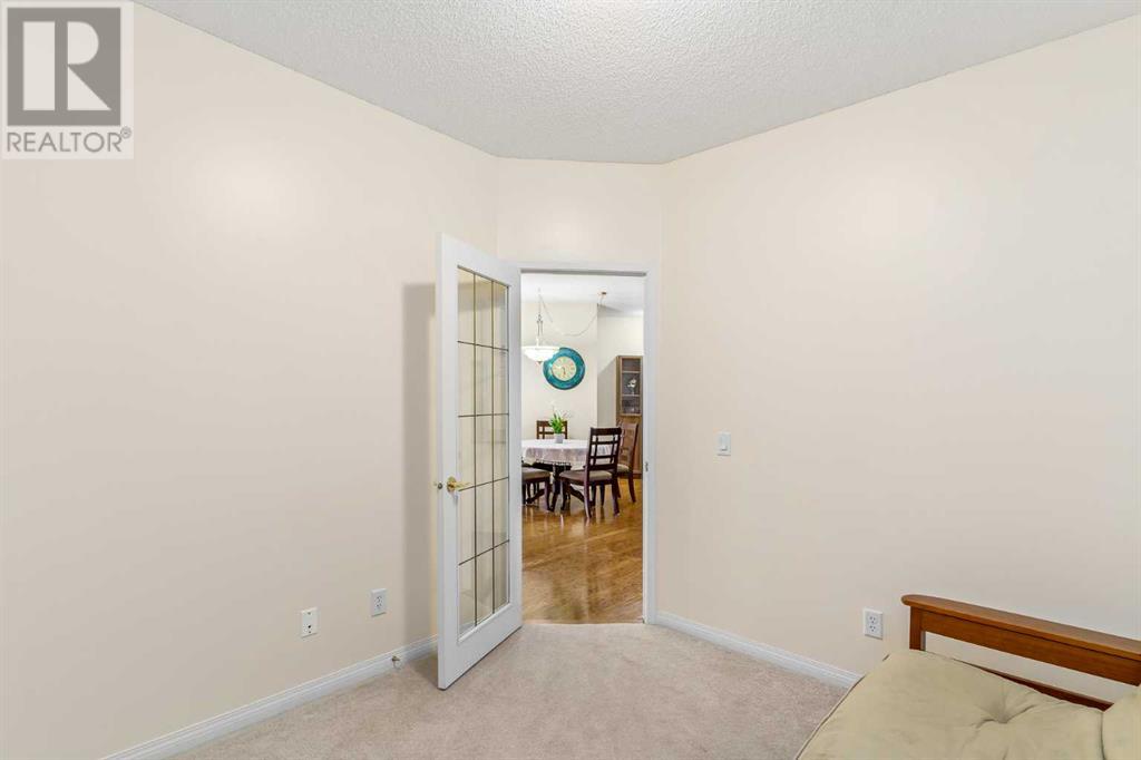 Single Family House for Sale in    Street SW Shawnee Slopes Calgary 