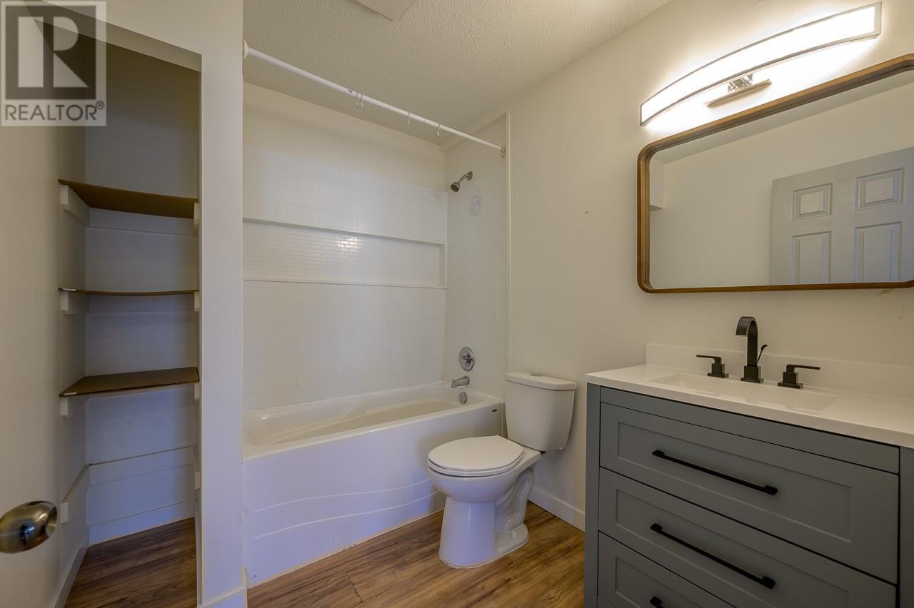 Photo 10 of 230 Fairview Avenue, Kamloops BC