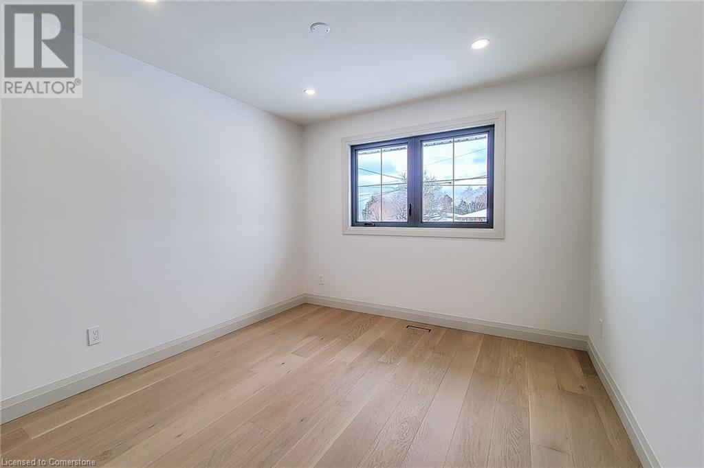 Photo 35 of 26 George Street, Grimsby ON