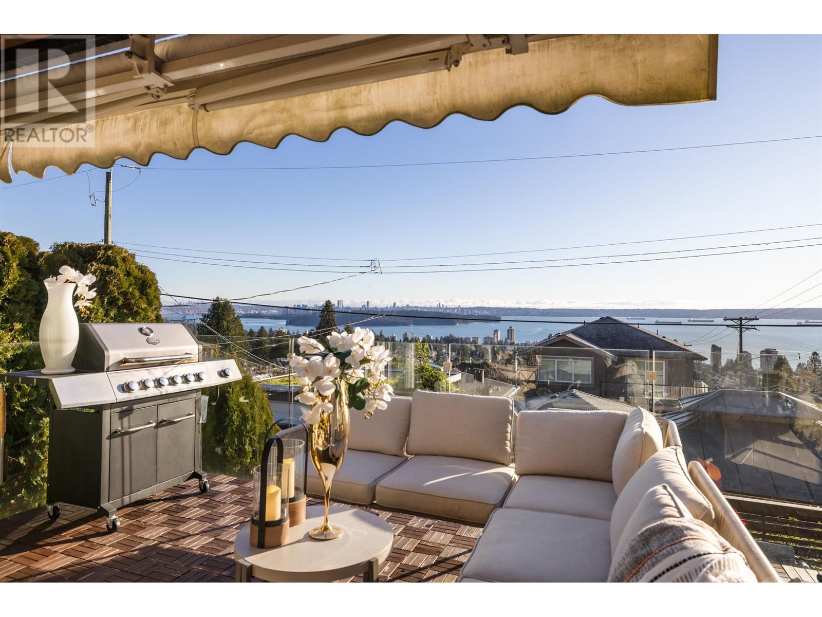 2198 ROSEBERY AVENUE, West Vancouver
