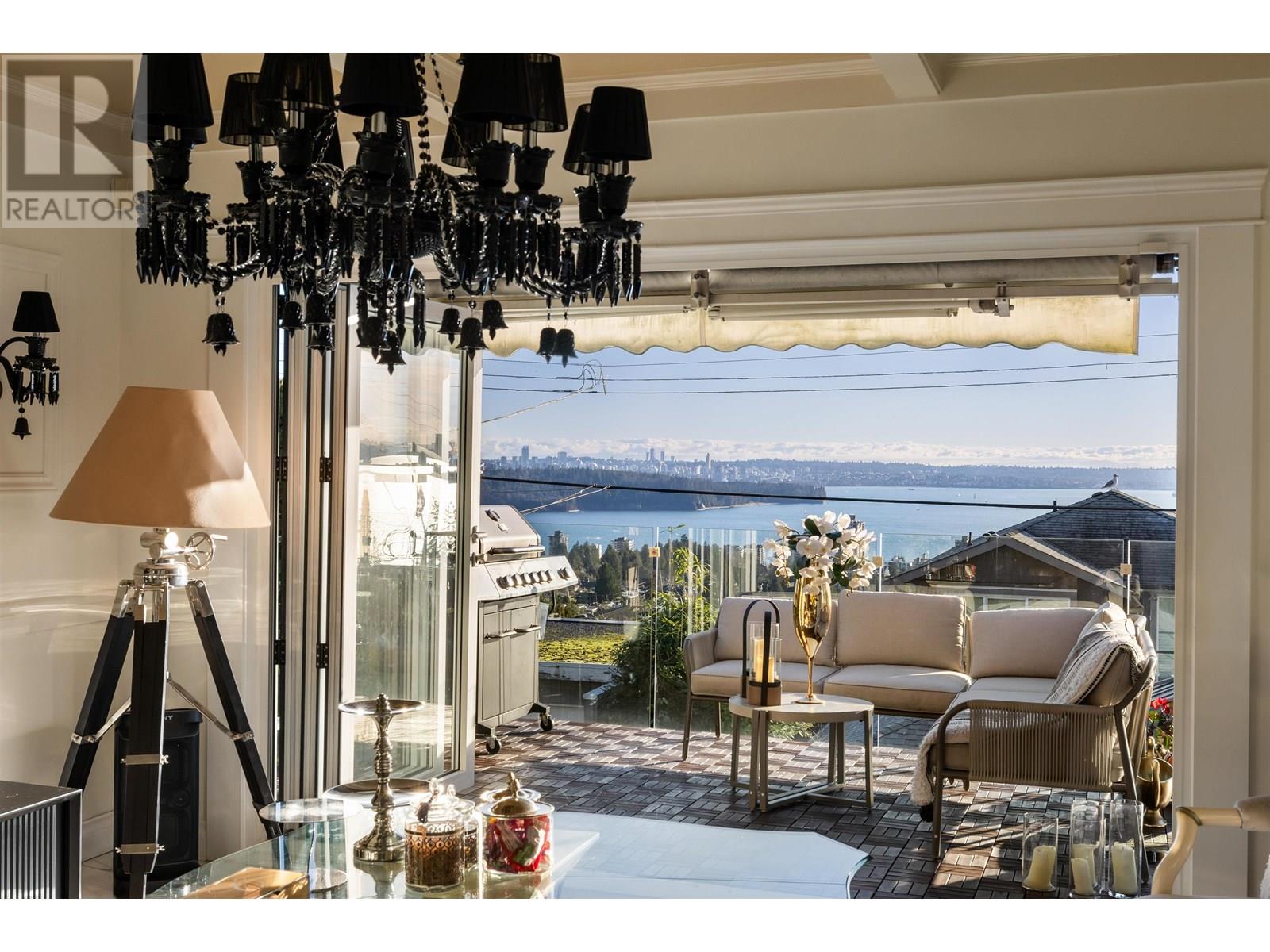 2198 ROSEBERY AVENUE, West Vancouver