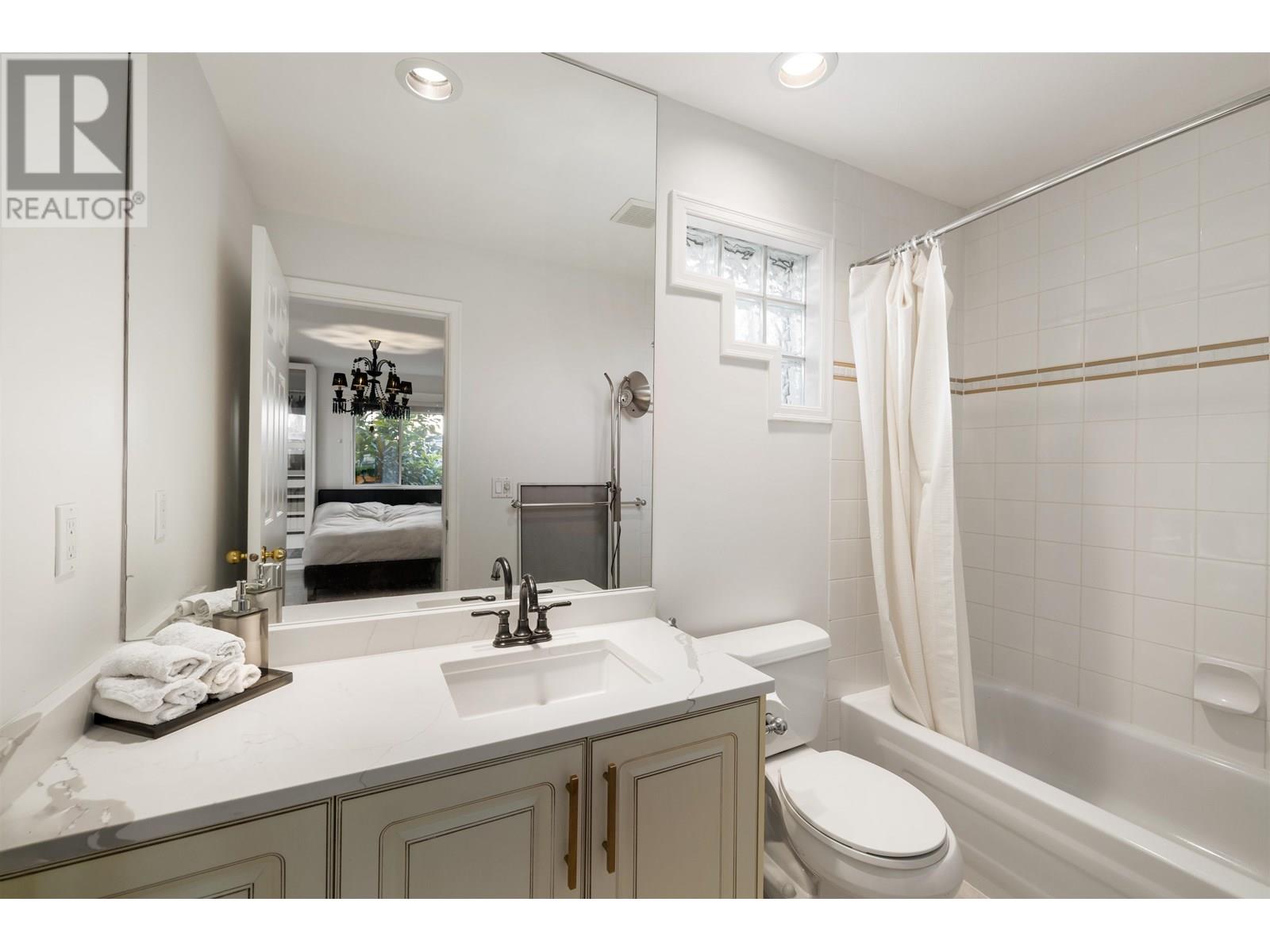 2198 ROSEBERY AVENUE, West Vancouver