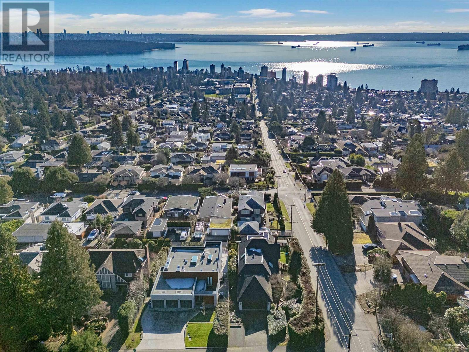 2198 ROSEBERY AVENUE, West Vancouver