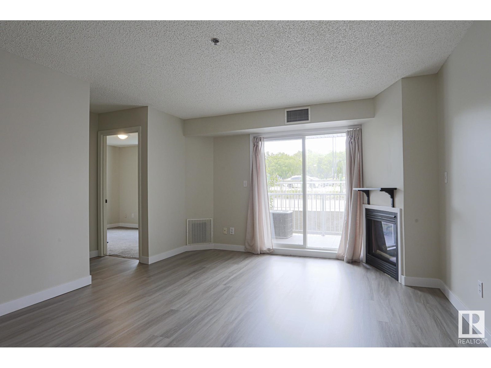 Photo 5 of 206 9640 105 St Nw, Edmonton AB