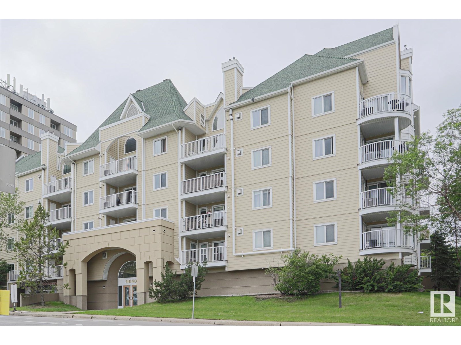 Photo 3 of 206 9640 105 St Nw, Edmonton AB