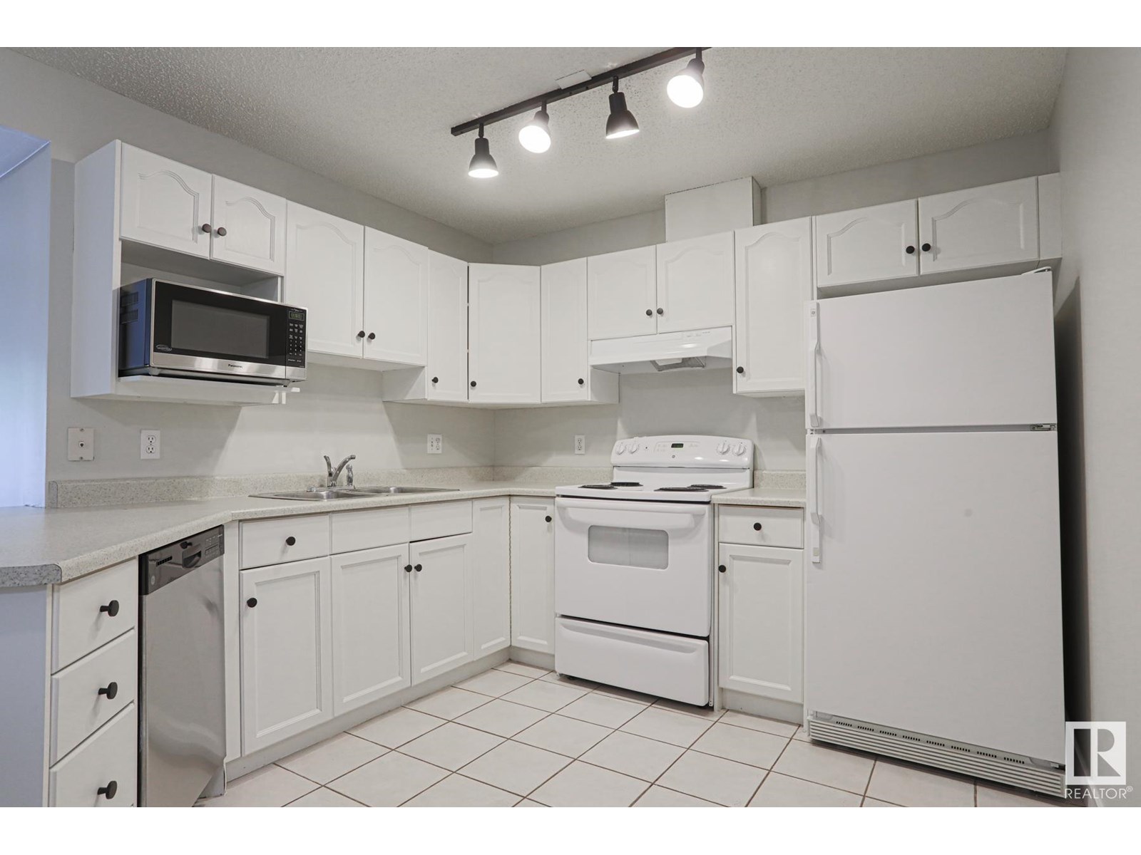 Photo 7 of 206 9640 105 St Nw, Edmonton AB