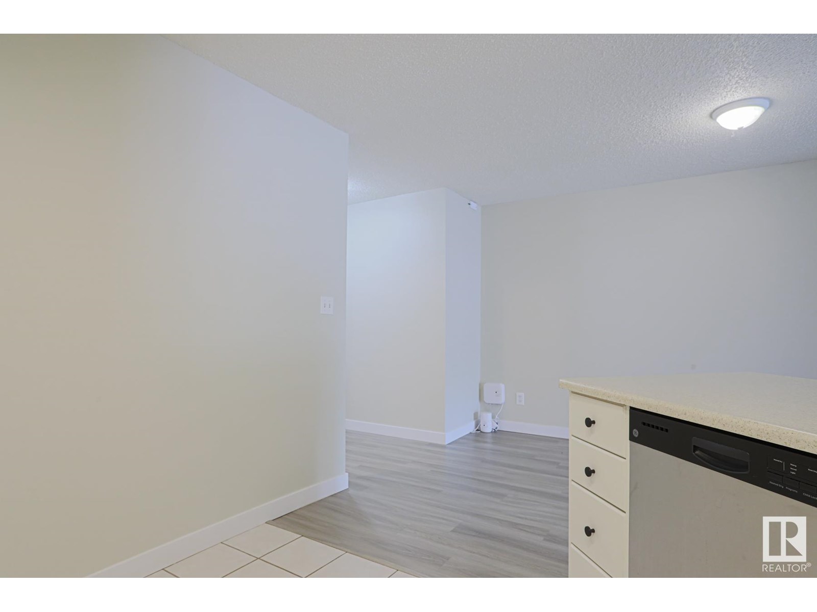 Photo 10 of 206 9640 105 St Nw, Edmonton AB