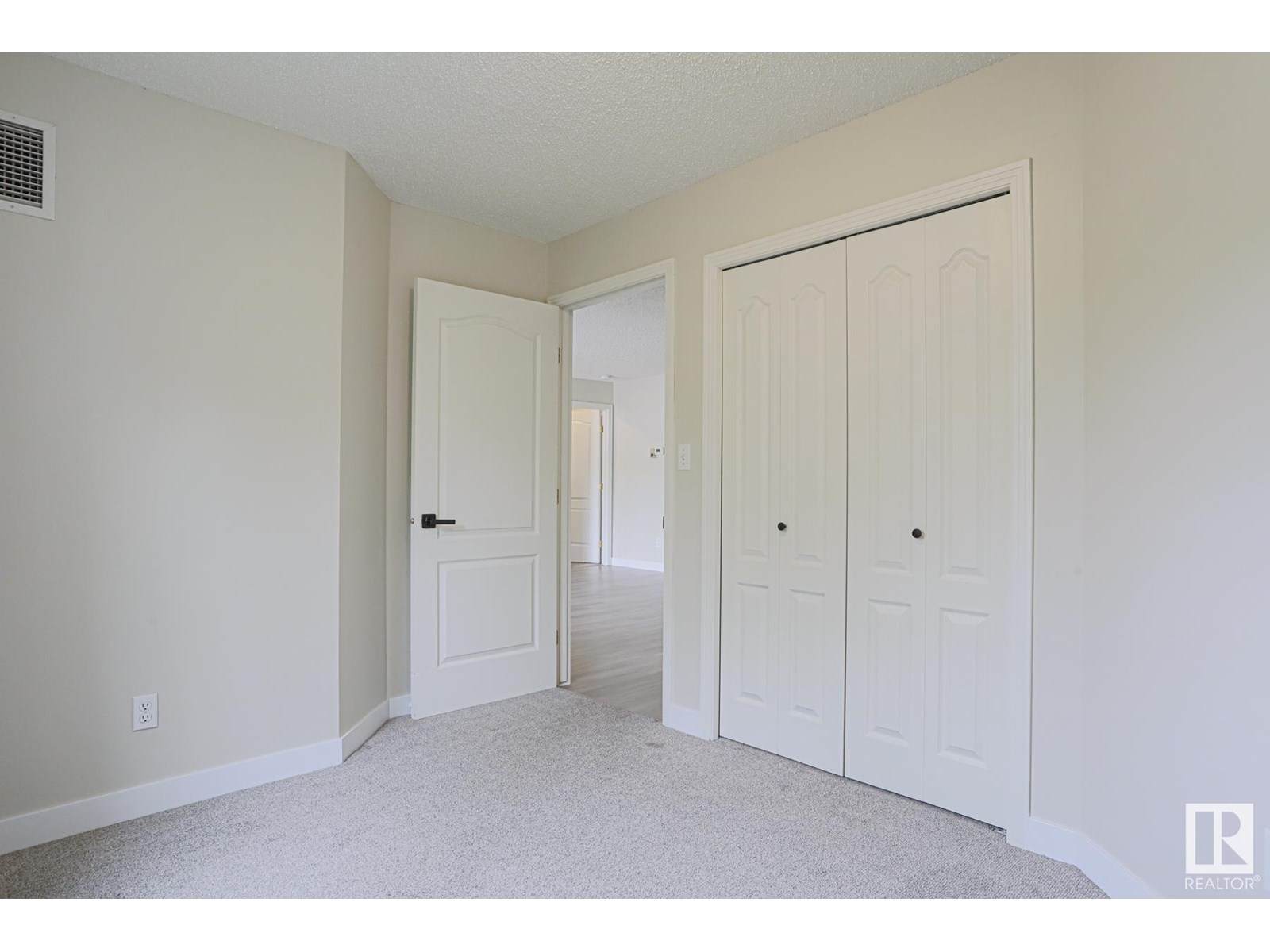 Photo 18 of 206 9640 105 St Nw, Edmonton AB
