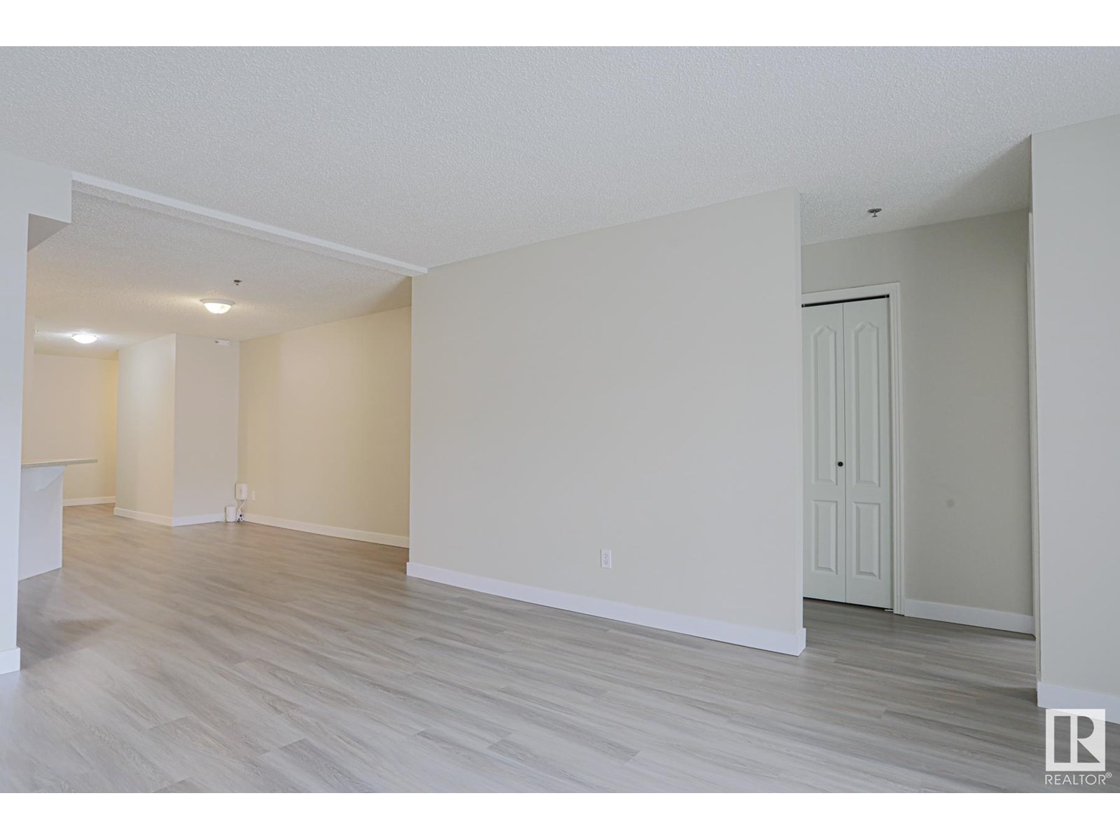 Photo 15 of 206 9640 105 St Nw, Edmonton AB