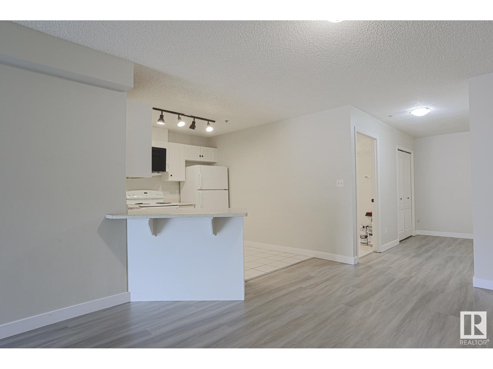 Photo 11 of 206 9640 105 St Nw, Edmonton AB