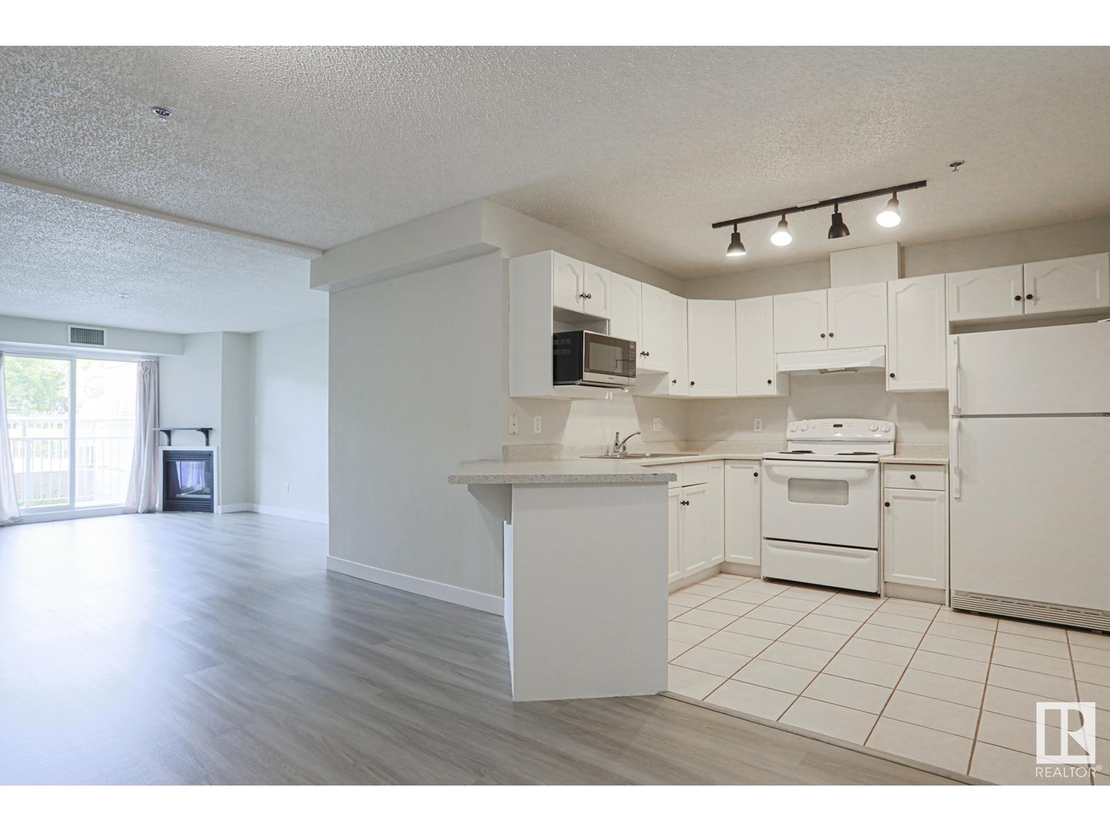 Photo 6 of 206 9640 105 St Nw, Edmonton AB