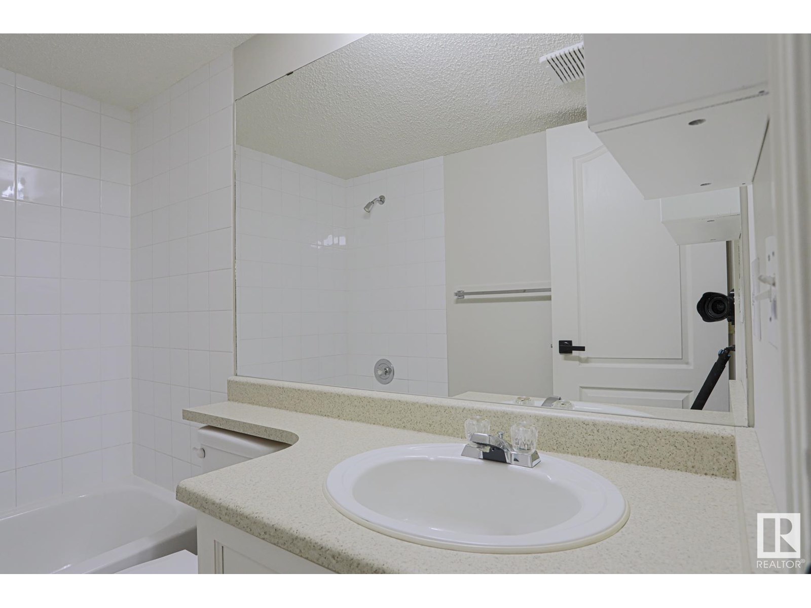 Photo 17 of 206 9640 105 St Nw, Edmonton AB