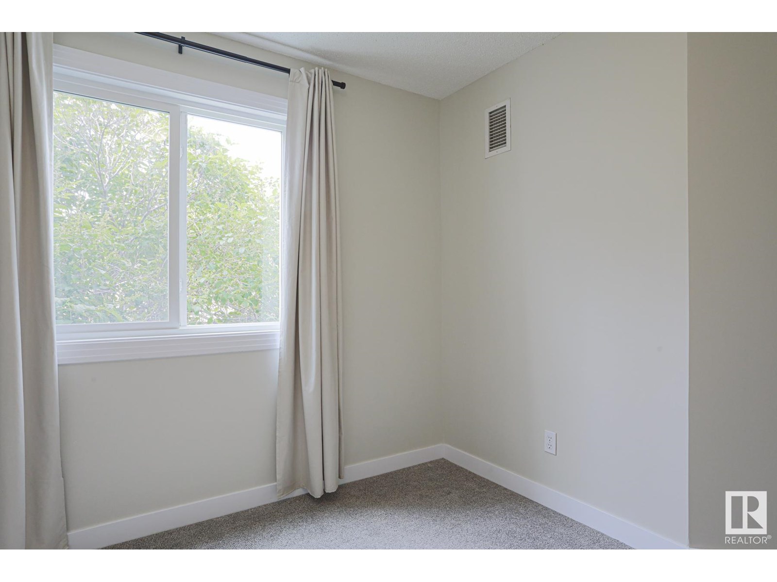 Photo 19 of 206 9640 105 St Nw, Edmonton AB