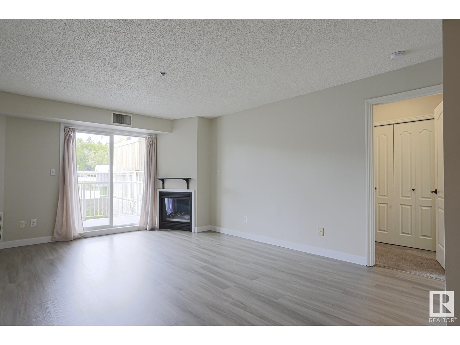 Photo 12 of 206 9640 105 St Nw, Edmonton AB