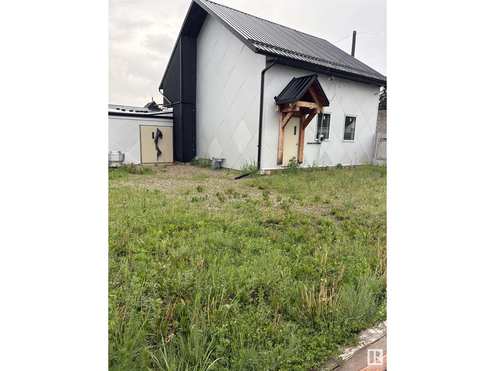 Photo 9 of 4904 50 St, Onoway AB