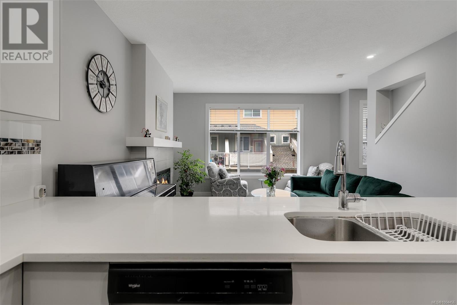 Photo 18 of 16 1027 College St W, Duncan BC