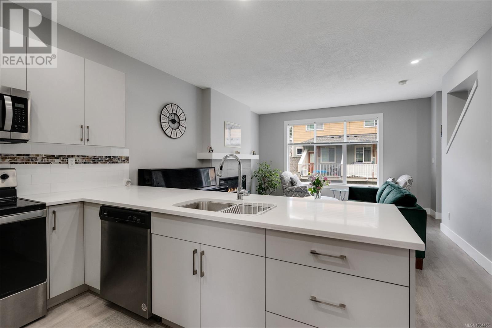 Photo 19 of 16 1027 College St W, Duncan BC