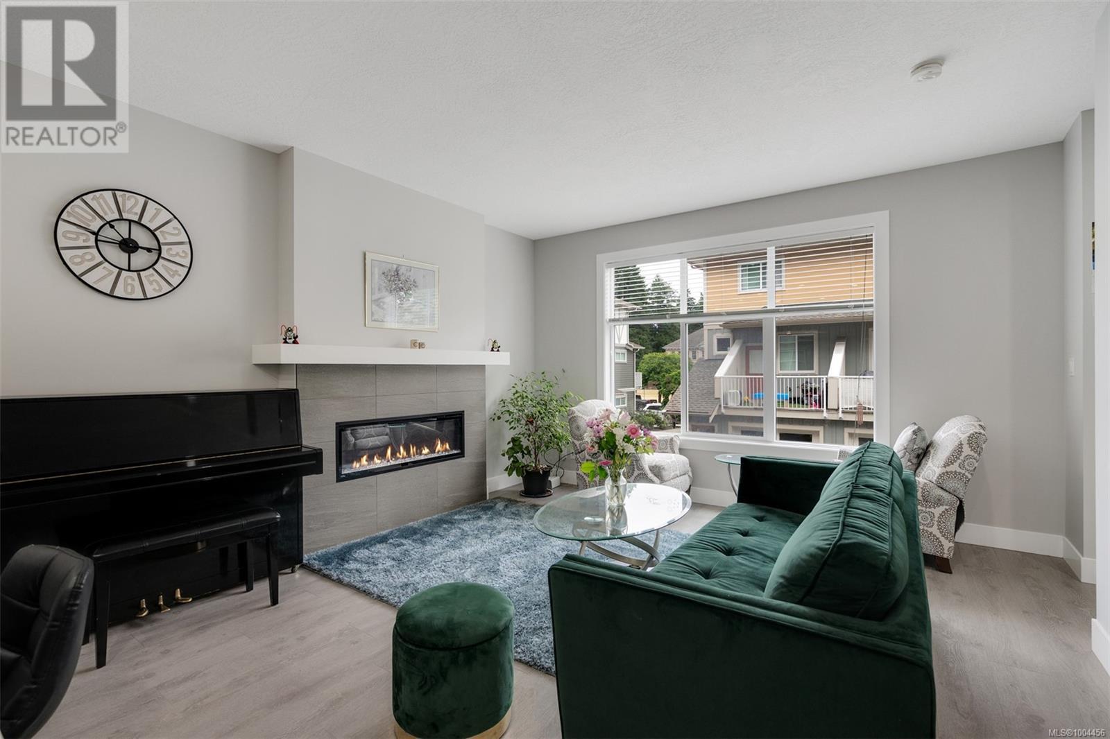 Photo 6 of 16 1027 College St W, Duncan BC