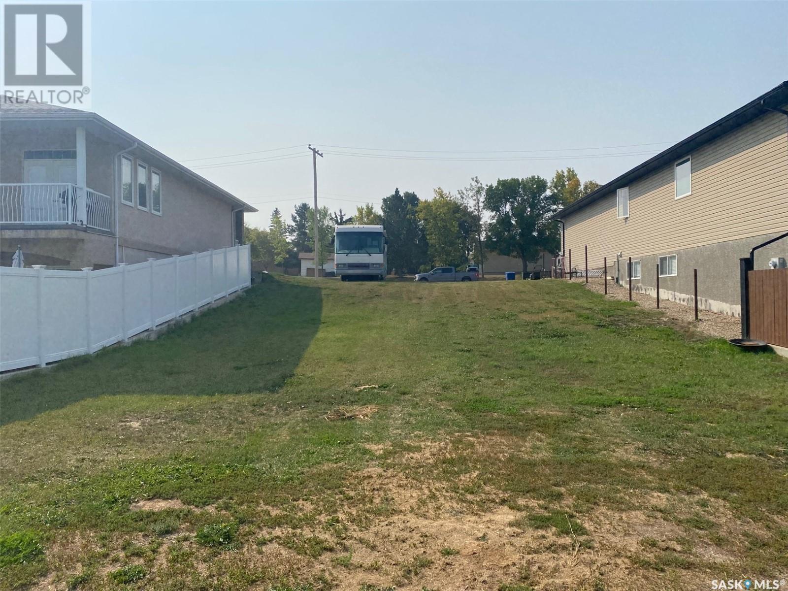 Photo 5 of 222 Iroquois Street E, Moose Jaw SK