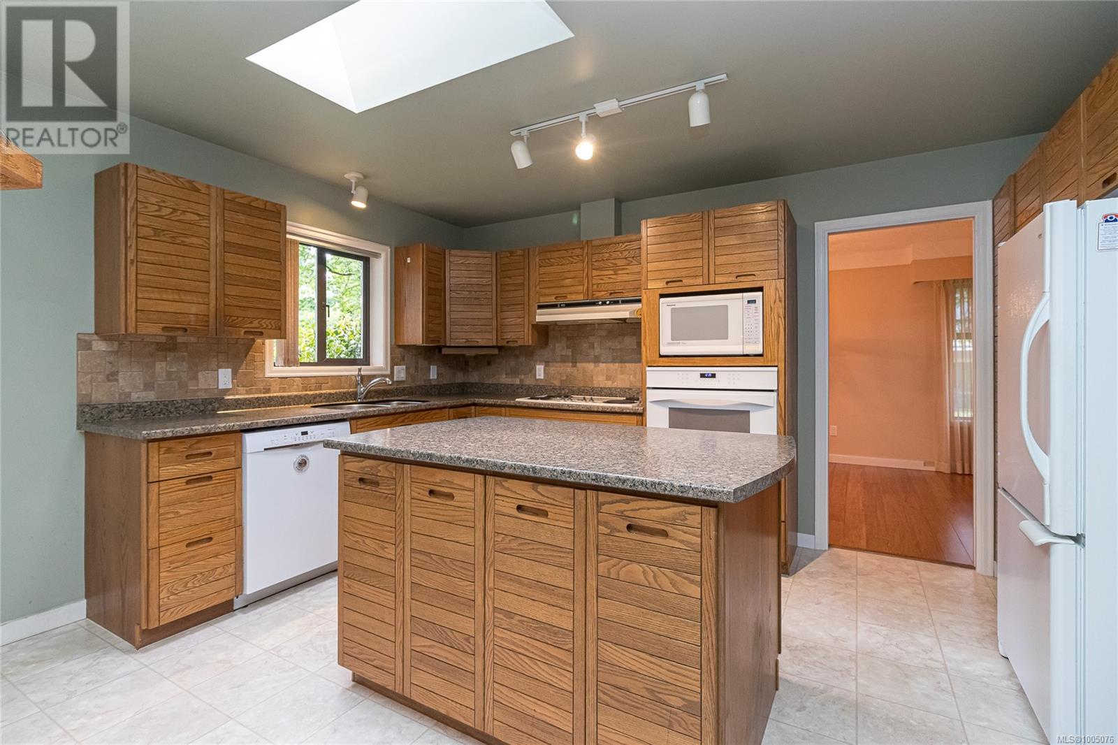 Photo 12 of 2013 Tanlee Cres, Central Saanich BC