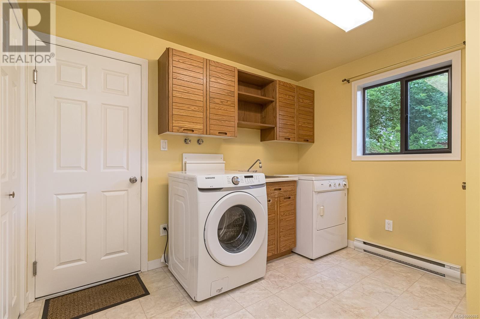 Photo 37 of 2013 Tanlee Cres, Central Saanich BC