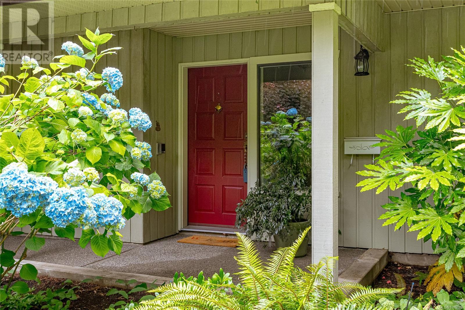 Photo 4 of 2013 Tanlee Cres, Central Saanich BC