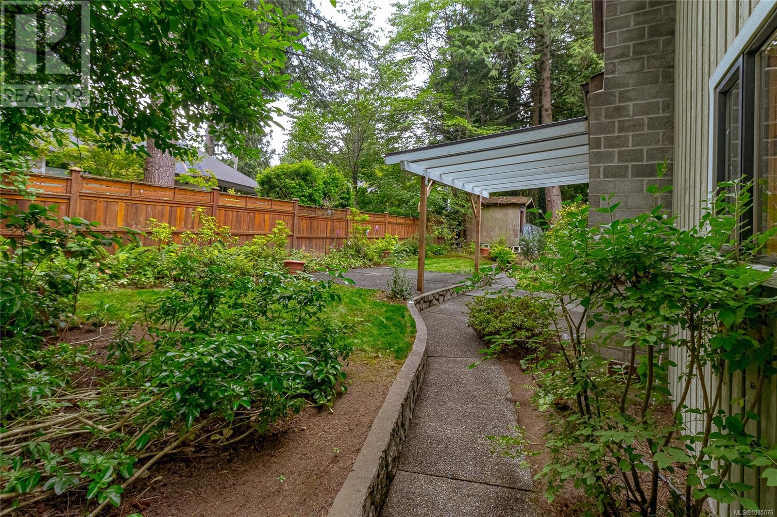 Photo 43 of 2013 Tanlee Cres, Central Saanich BC