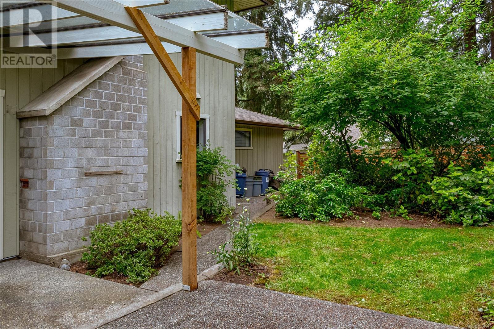 Photo 45 of 2013 Tanlee Cres, Central Saanich BC