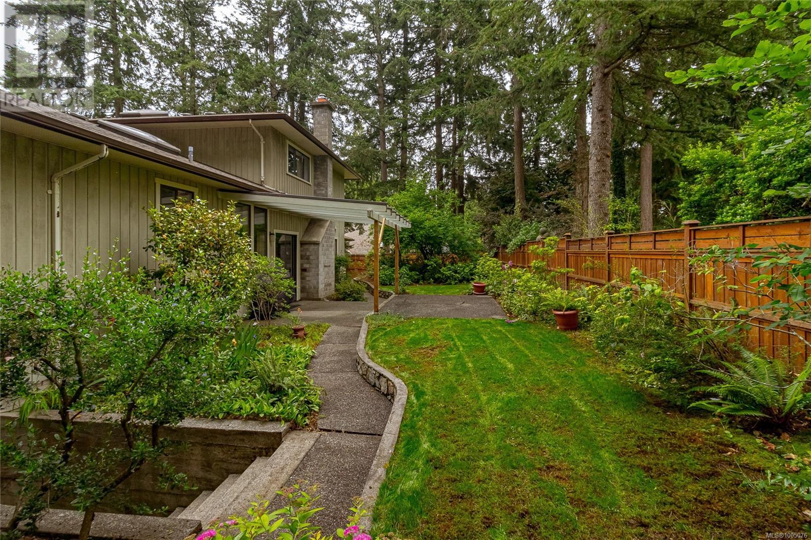 Photo 48 of 2013 Tanlee Cres, Central Saanich BC