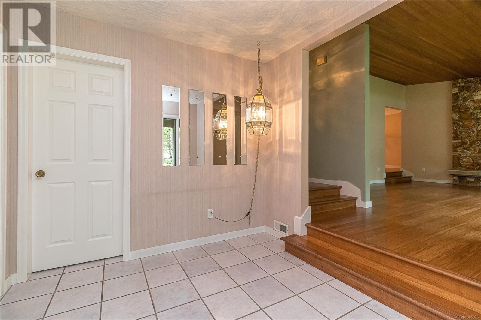 Photo 5 of 2013 Tanlee Cres, Central Saanich BC