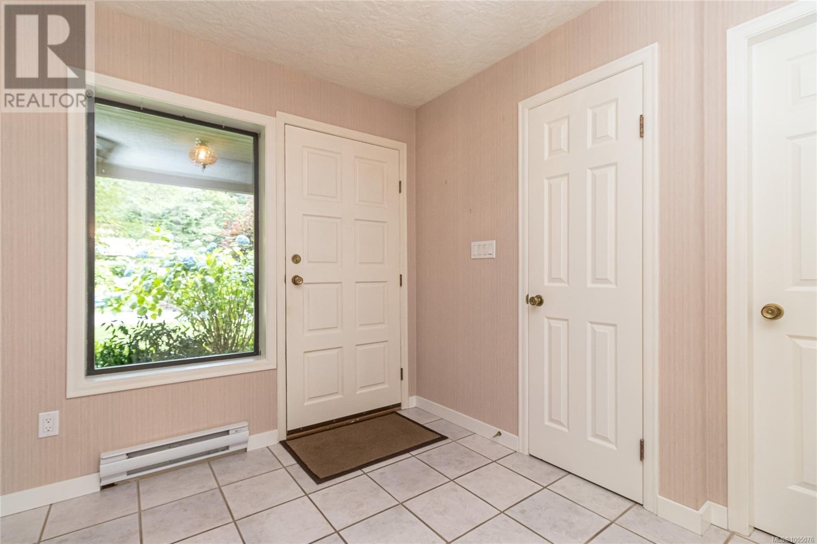 Photo 6 of 2013 Tanlee Cres, Central Saanich BC