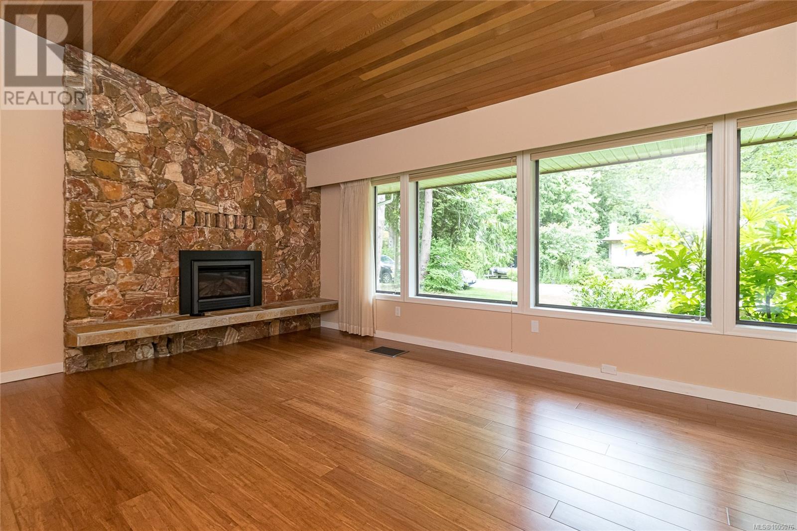 Photo 8 of 2013 Tanlee Cres, Central Saanich BC